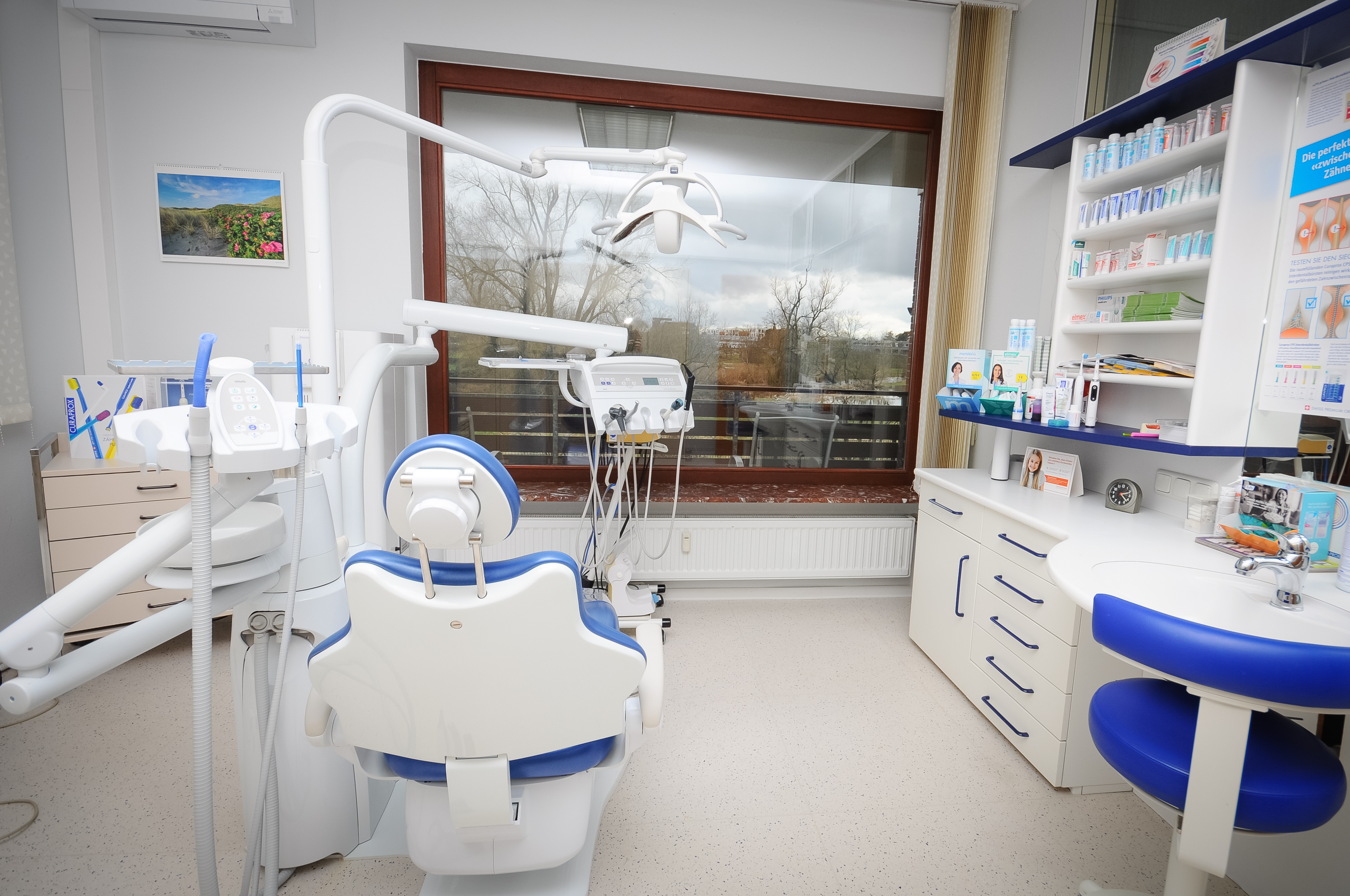 Behandlungszimmer für Implantate in Zahnarztpraxis Nidderau im Main-Kinzig-Kreis